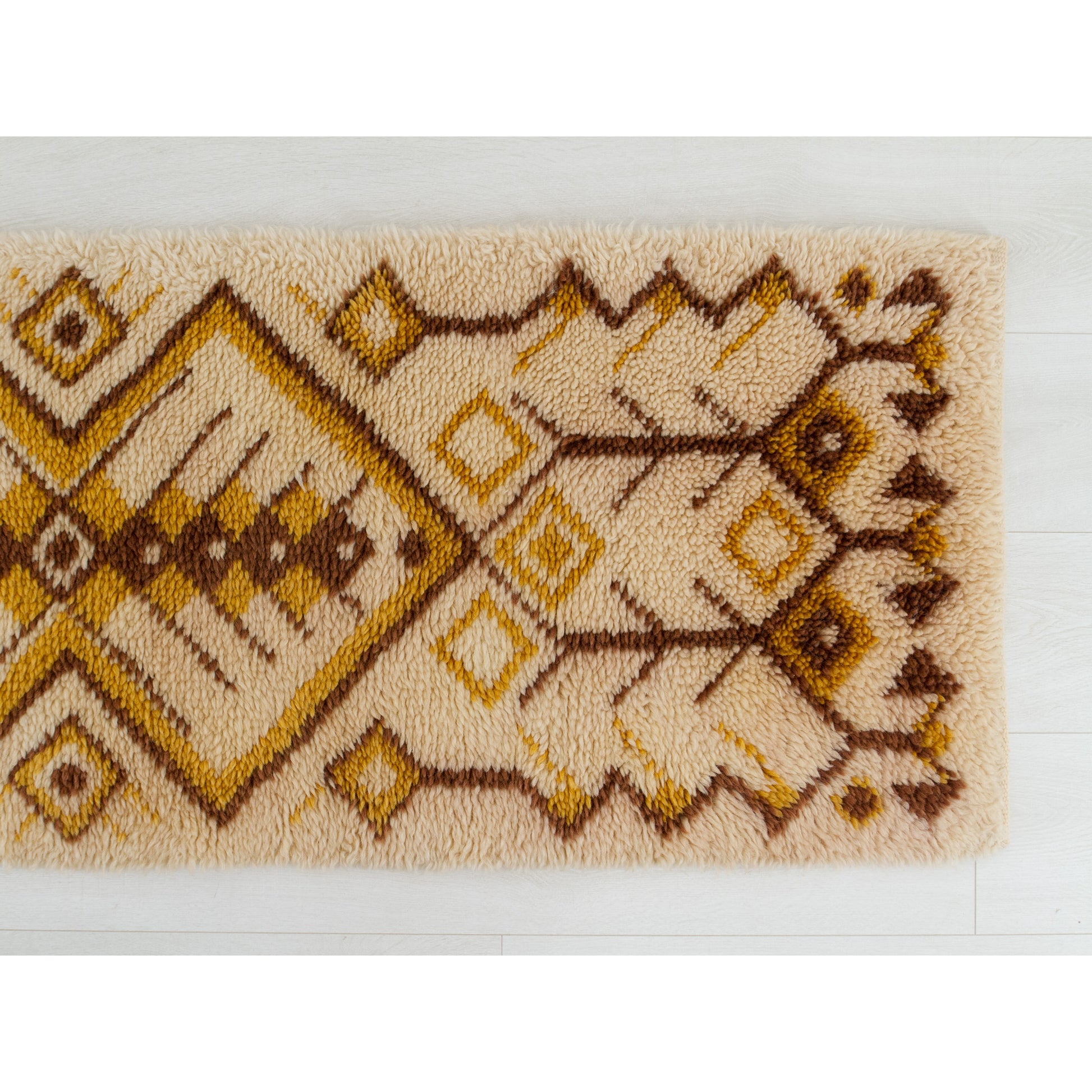 Direct photo showcasing the brilliantly preserved coloration across the opposite side of the vintage hand-knotted maximalist throw rug.