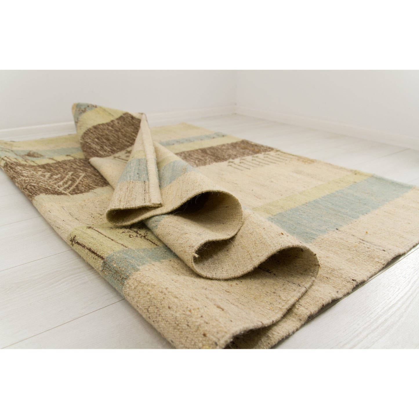The extra large wool tapestry elegantly draped to highlight its pliability and condition. Free of tears, excellent vintage state for a rare 1970s tapestry wall hanging.