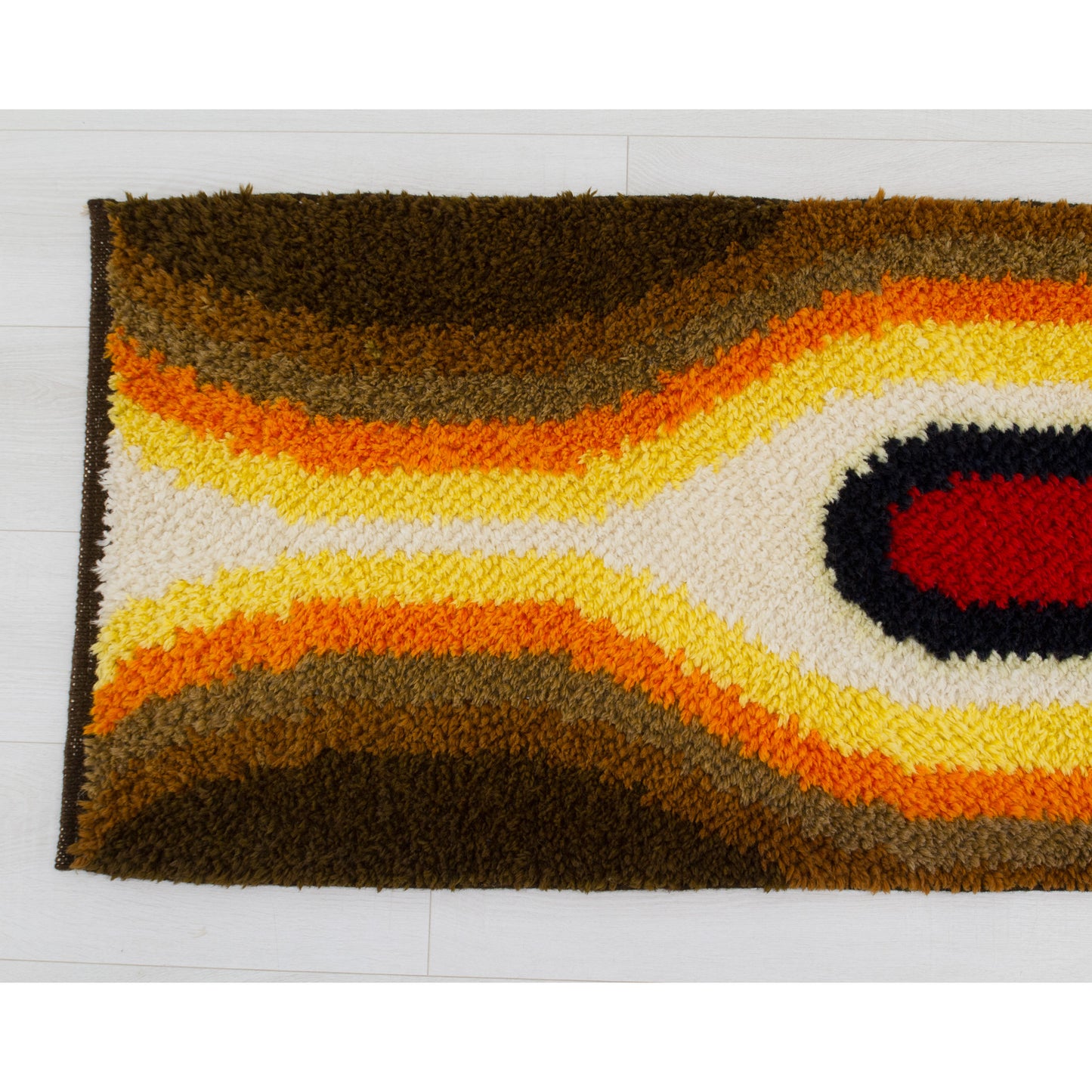 Left section of the eye-catching shag rug, focusing on the hipnotic, bold 70s design. The rug is suitable for floor use and wall display alike. 