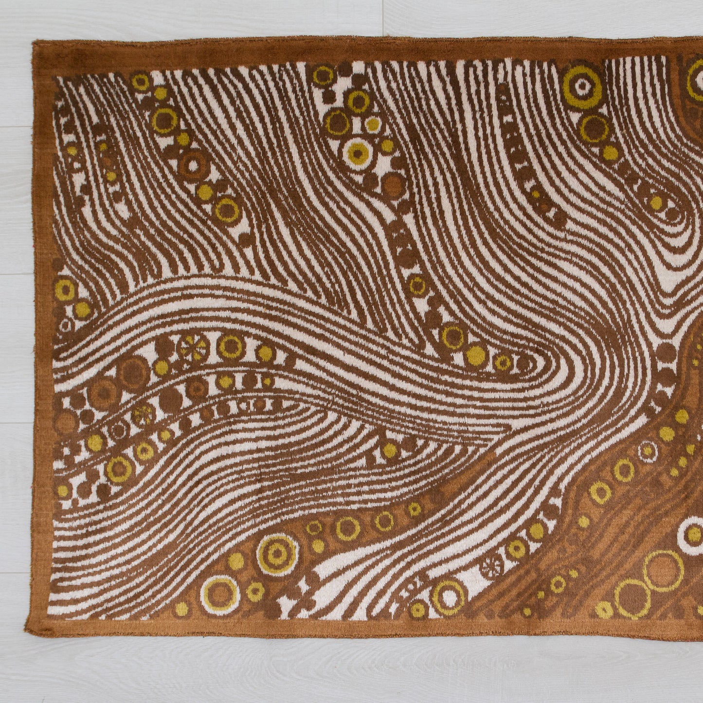 Detailed view of the left panel of the abstract 60s wall tapestry. Vivid earthy retro coloring on the luxurious, semi-shiny velvet 'moquette' fabric typical of 60s Hungarian LATEX manufacturing.