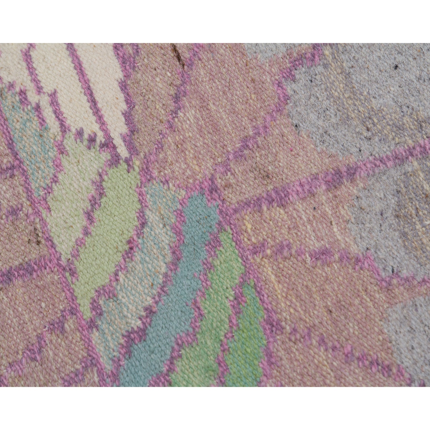 Macro view highlighting the color blocking transitions in pale seafoam green and pink. Spotless condition, perfectly cleaned vintage fibers.